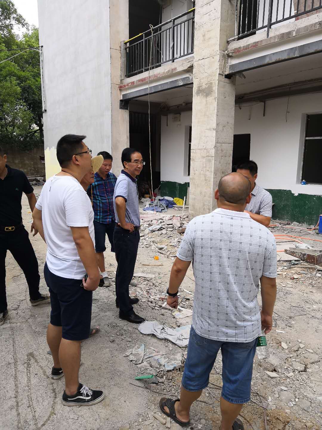 在学生一二栋改造现场