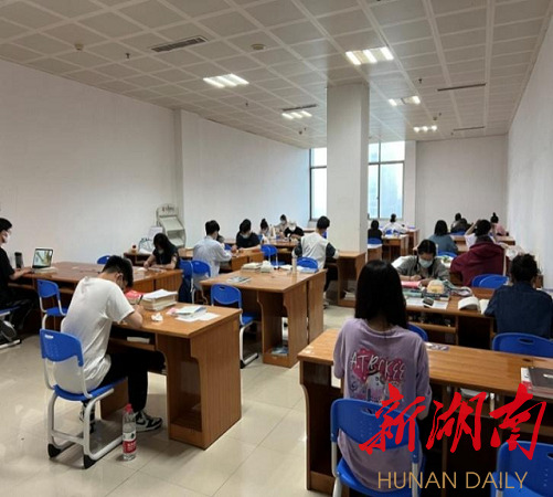 44118太阳成城集团图书馆新建第三考研自习室