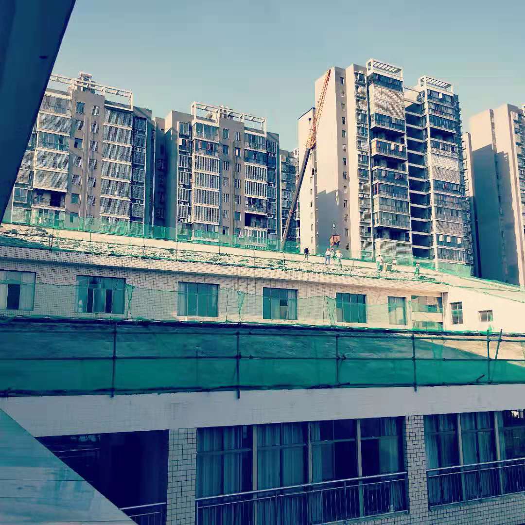 逸夫楼屋顶改造施工现场